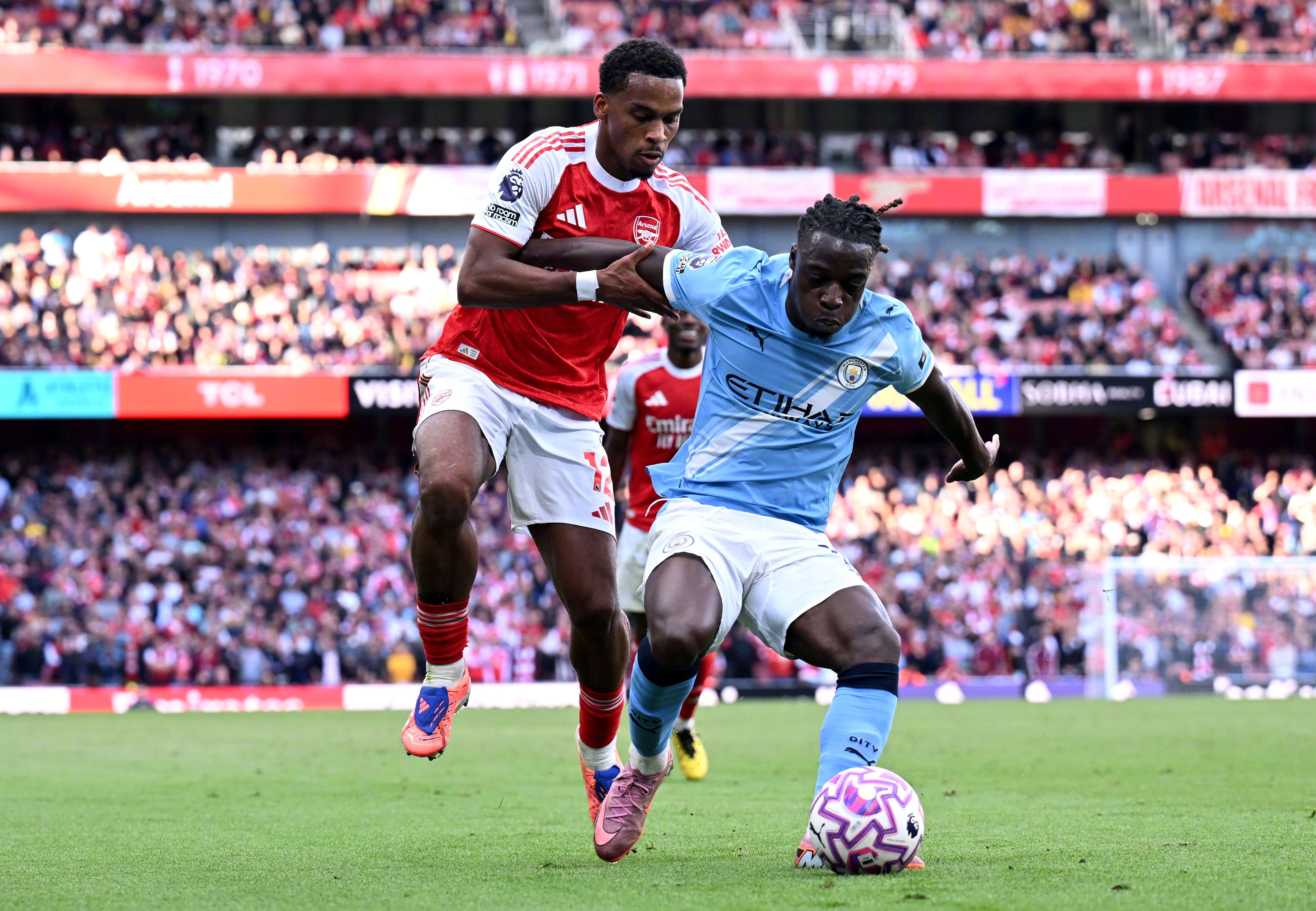 清晨英超焦点战，多特蒙德临场应变，震撼外界，身体对抗强度拉满(多特蒙德为啥叫大黄蜂)