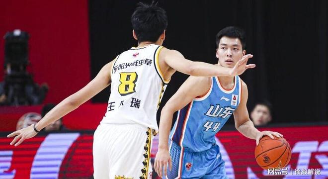 集结日NBA常规赛传出新动向，山东男篮伤情更新，管理层表态：态度坚定，轮换策略成焦点的简单介绍